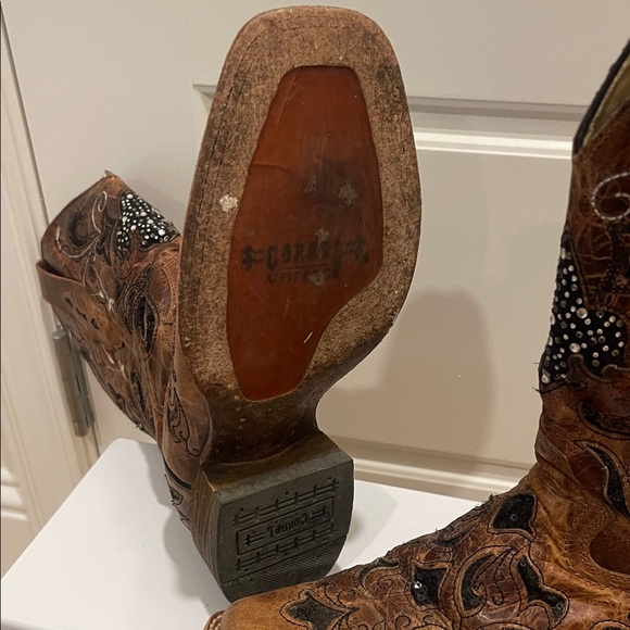 Elegant Brown Embroidered Heeled Boots - Picture 4 of 8